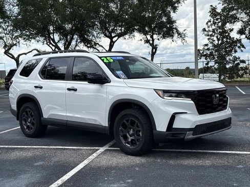 Certified 2025 Honda Pilot TrailSport image 2