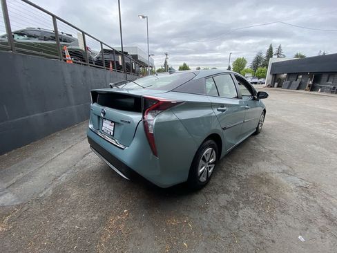 Used 2016 Toyota Prius Four w/ Advanced Technology Package FWD image 6