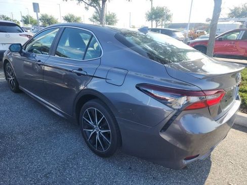Used 2023 Toyota Camry SE image 3