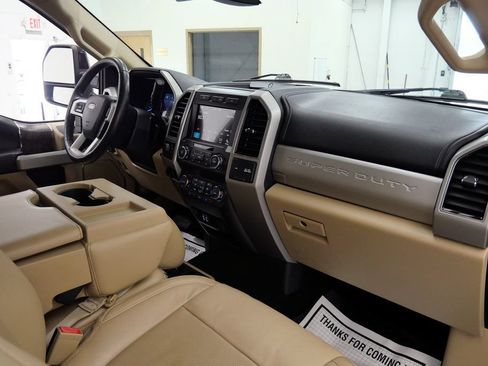 Used 2019 Ford F250 Lariat w/ Lariat Ultimate Package AWD/4WD image 17
