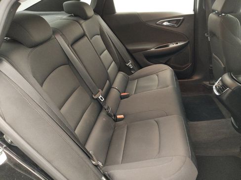 Used 2017 Chevrolet Malibu LT FWD image 19