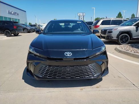 Used 2025 Toyota Camry SE FWD image 3