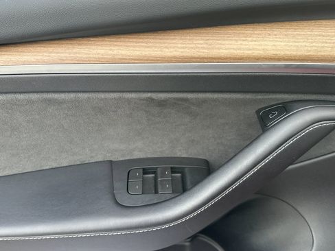 Used 2023 Tesla Model 3 Standard Range image 11