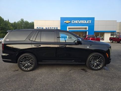 Used 2025 Cadillac Escalade Sport Platinum AWD/4WD image 14
