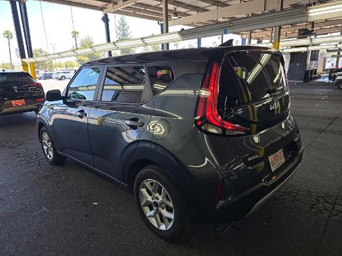Used 2025 Kia Soul LX w/ LX Technology Package FWD image 4
