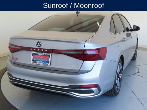 Used 2026 Volkswagen Jetta SEL FWD image 3