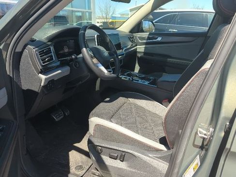 Used 2024 Volkswagen Atlas Peak Edition SE image 8