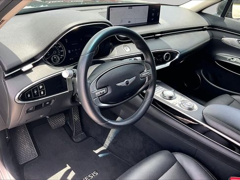 Used 2025 Genesis GV70 2.5T AWD/4WD image 18
