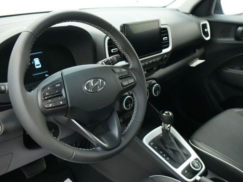 New 2025 Hyundai Venue Limited image 19