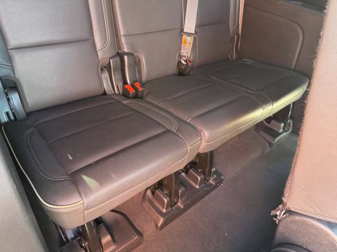 Used 2022 GMC Yukon XL SLT w/ SLT Luxury Package image 37