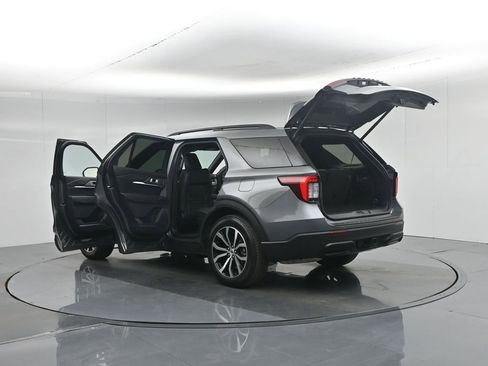 Used 2025 Ford Explorer ST-Line RWD image 40