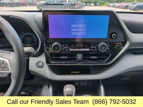 Used 2023 Toyota Highlander Limited AWD/4WD image 18