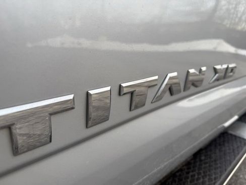 Used 2019 Nissan Titan SV w/ SV Convenience Package image 9