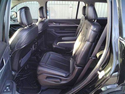 Used 2023 Jeep Grand Cherokee L Limited w/ Black Appearance Package image 10