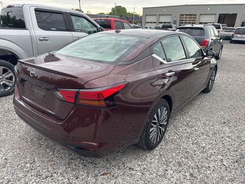 Used 2025 Nissan Altima 2.5 SV FWD image 3