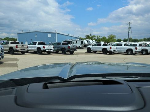 New 2026 GMC Sierra 2500 AT4 w/ AT4 Premium Plus Package AWD/4WD image 21