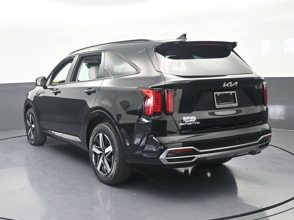 Used 2023 Kia Sorento S FWD image 4