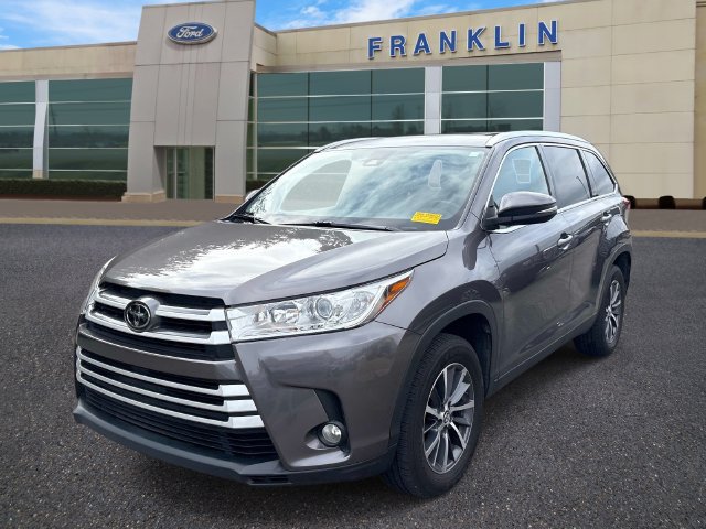 Used 2019 Toyota Highlander XLE FWD image 3