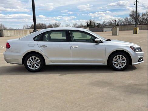 Used 2018 Volkswagen Passat 2.0T S image 9
