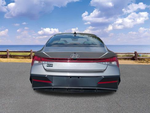 Used 2025 Hyundai Elantra SEL FWD image 7