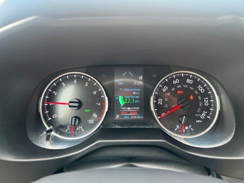 Used 2021 Toyota RAV4 XLE w/ Convenience Package image 14