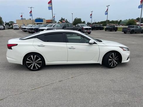 Used 2019 Nissan Altima 2.5 Platinum FWD image 12