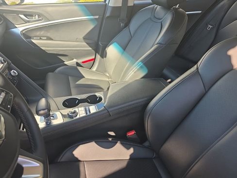 Used 2025 Genesis G70 2.5T image 21