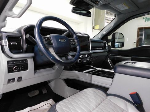 Used 2023 Ford F250 Limited w/ FX4 Off-Road Package image 32