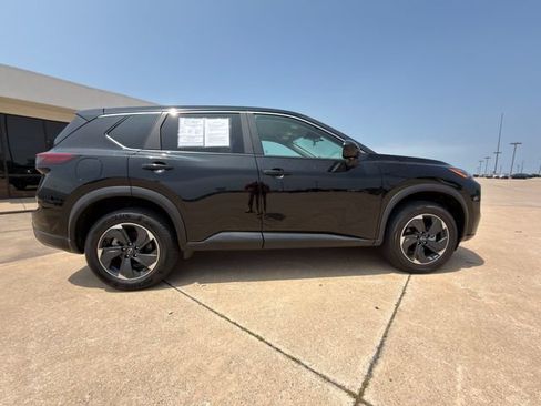 Used 2025 Nissan Rogue SV FWD image 18