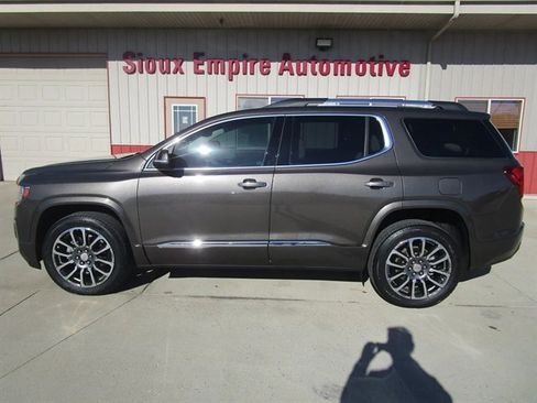 Used 2020 GMC Acadia Denali w/ Technology Package image 2