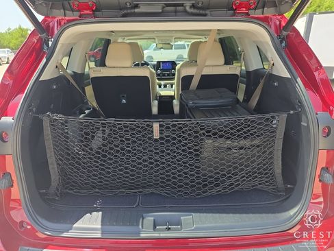 Used 2023 Toyota Highlander XLE FWD image 25