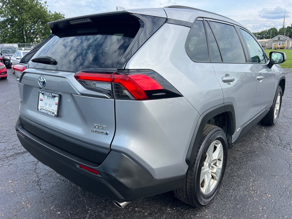 Used 2021 Toyota RAV4 XLE AWD/4WD image 7
