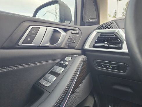 Used 2025 BMW X7 xDrive40i AWD/4WD image 32