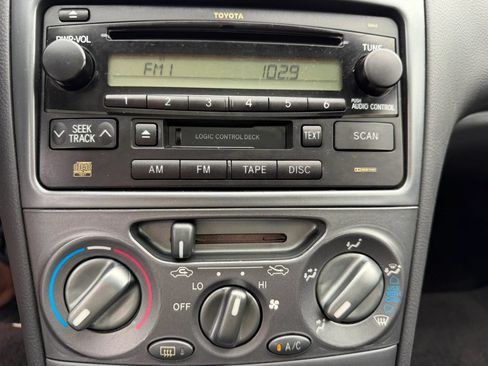 Used 2003 Toyota Celica GT FWD image 23