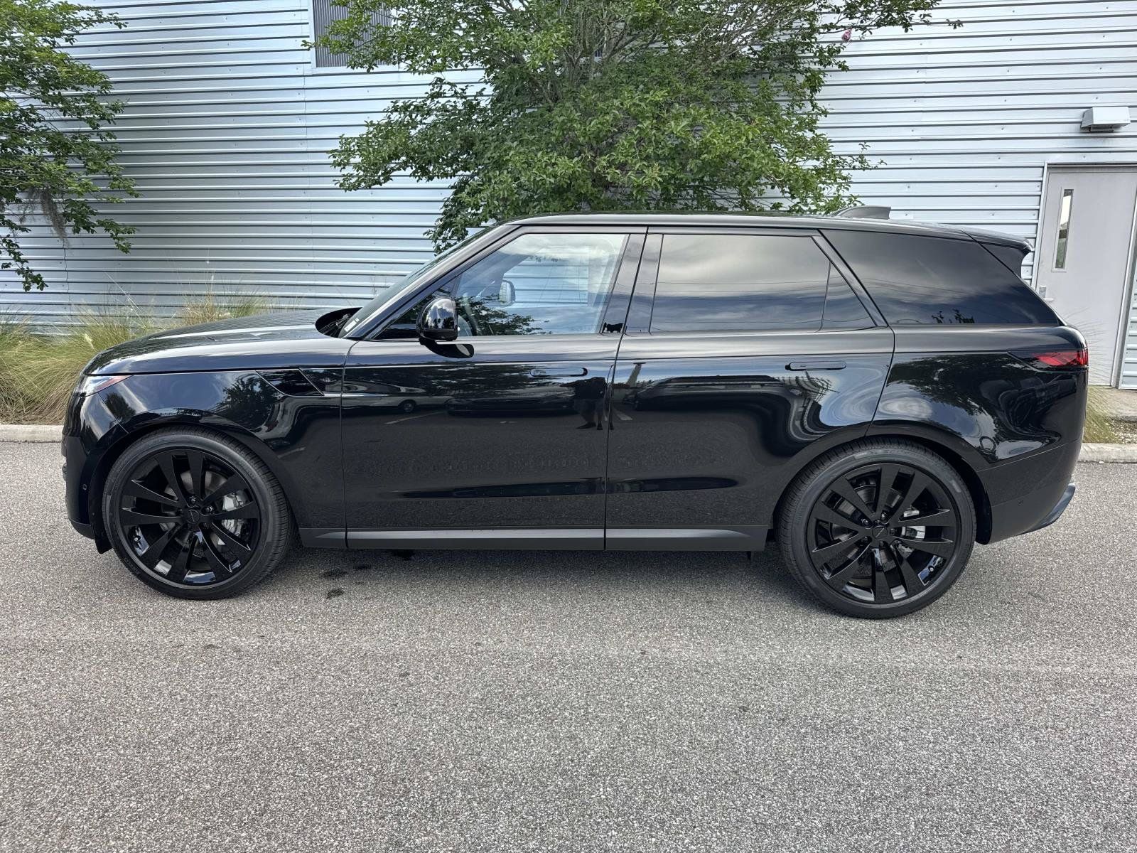 New 2026 Land Rover Range Rover Sport SE AWD/4WD image 2