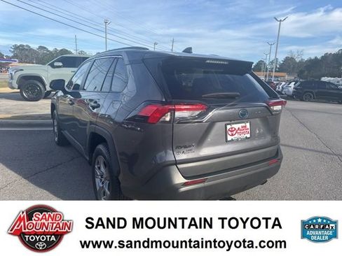 Used 2022 Toyota RAV4 XLE image 4