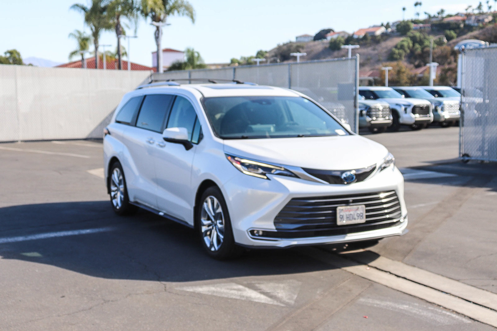 Certified 2024 Toyota Sienna Platinum FWD image 3