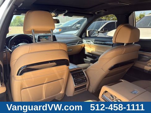 Used 2022 BMW 750i xDrive w/ Executive Package AWD/4WD image 32