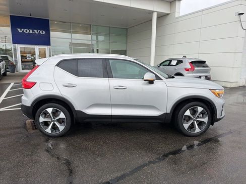 Used 2025 Volvo XC40 B5 Plus AWD/4WD image 2