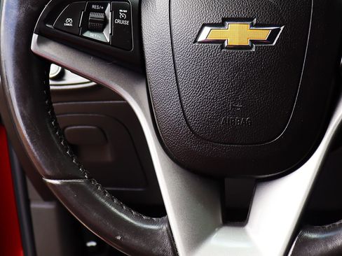 Used 2022 Chevrolet Trax LT w/ LT Convenience Package FWD image 50