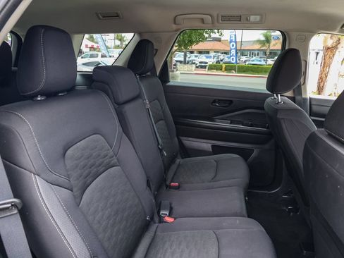 Used 2024 Nissan Pathfinder S FWD image 18