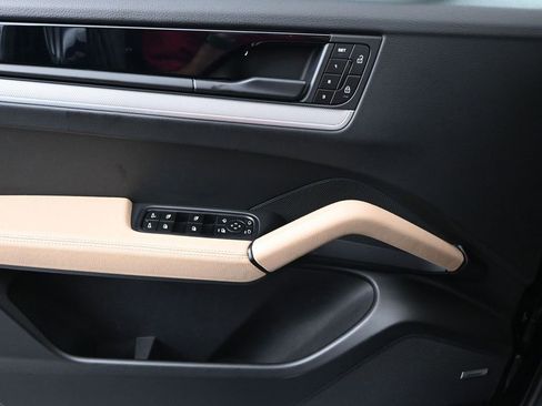 Certified 2024 Porsche Cayenne Coupe AWD/4WD image 13