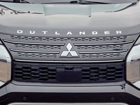 Used 2024 Mitsubishi Outlander SEL image 3