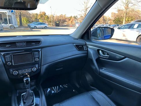 Used 2018 Nissan Rogue SL image 22