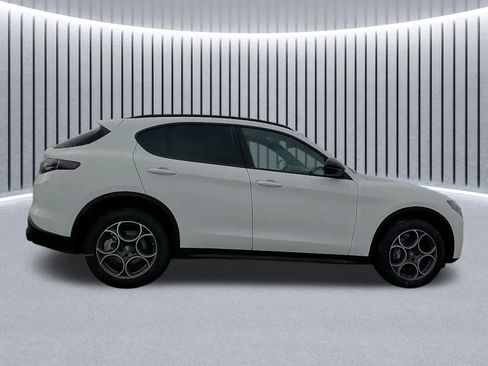 New 2025 Alfa Romeo Stelvio Sprint image 5