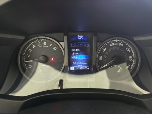 Used 2018 Toyota Tacoma TRD Off-Road AWD/4WD image 33