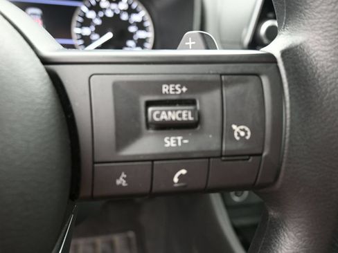 Used 2023 Nissan Rogue S AWD/4WD image 25