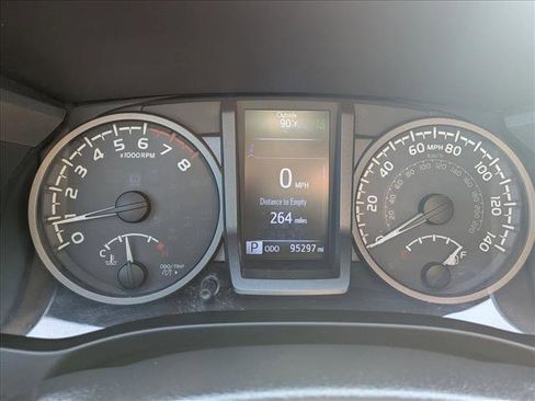 Used 2018 Toyota Tacoma TRD Off-Road image 14