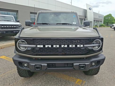 New 2025 Ford Bronco Badlands image 2