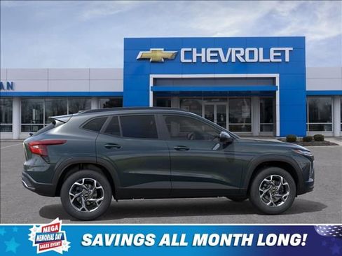 New 2026 Chevrolet Trax LT w/ Driver Confidence Package FWD image 5